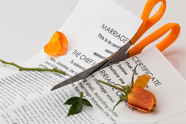 //oikosrealestatefinance.com/wp-content/uploads/2018/06/DIVORCE.jpg